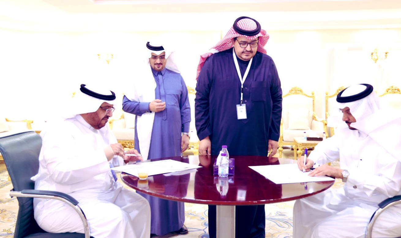 توقيع مذكرة تفاهم بين جمعية الإعلام السياحي وغرفة أبها